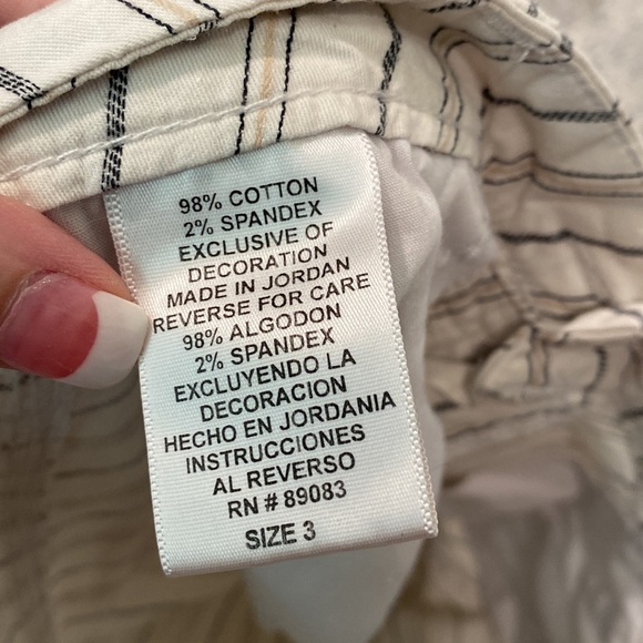 l.e.i. Pin striped Bermuda shorts 3 - Picture 3 of 7